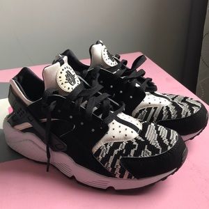 Zebra Nike Air Huraches MENS